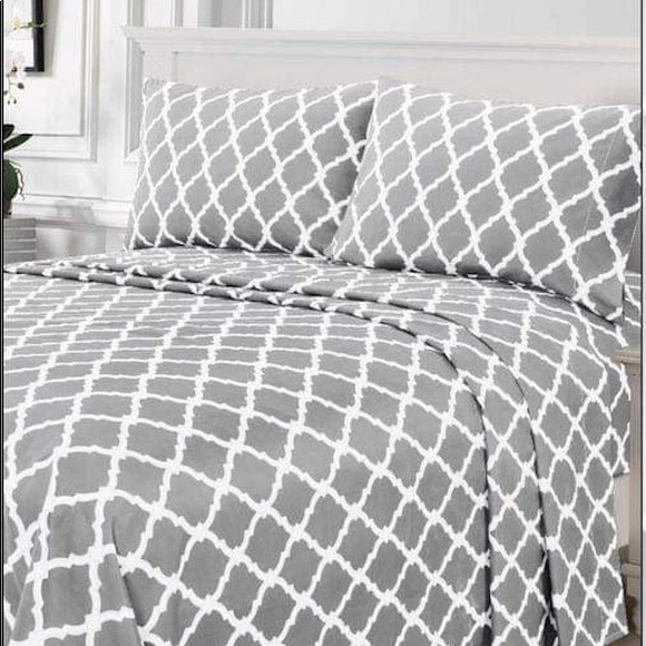 Kate & Co. Other - ✨FINAL RUN✨Queen 4pc Light Grey Arabesque Bedsheets